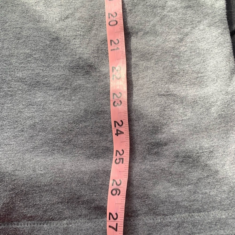 π3/$25 American Eagle Outfitters Gray and Red Graphic Tee large - Picture 8 of 9